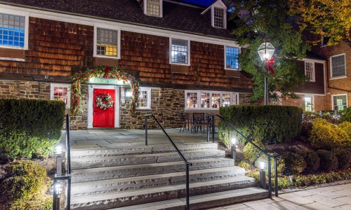 winter nassau inn red door