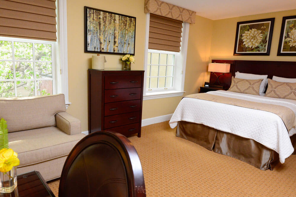 Nassau Inn King Room