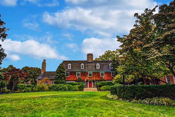 hotel, green grass, blue sky