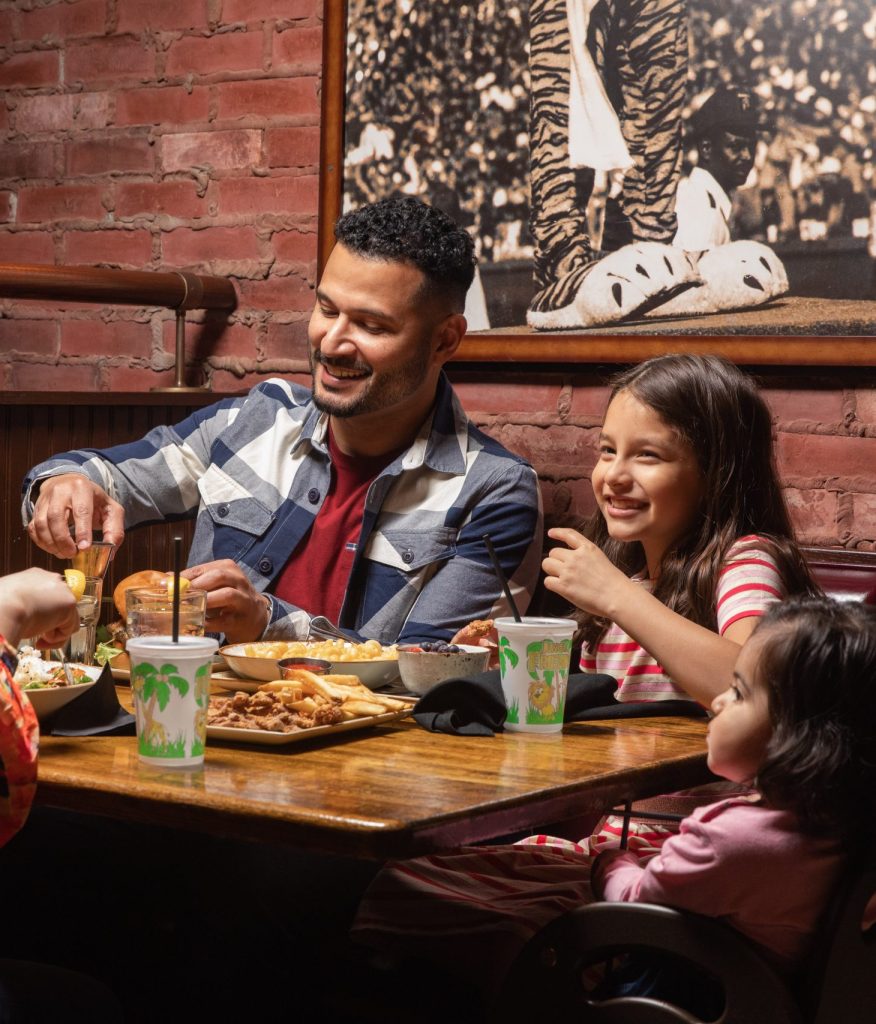 Family eating at Winberies