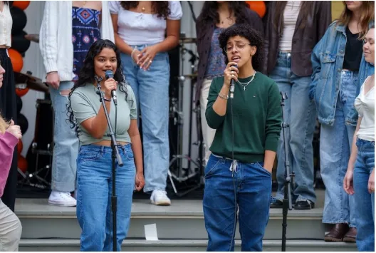 People singing for the Art Council of Princeton